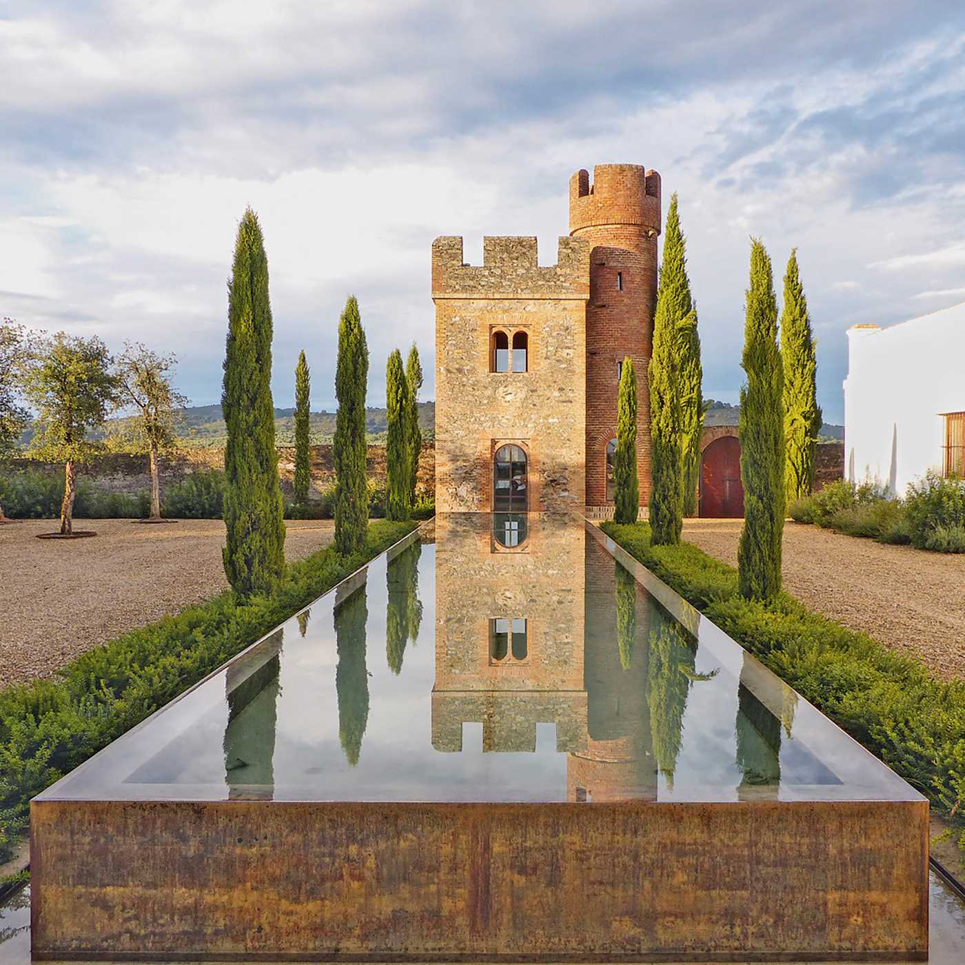 Spanish Gardens of Javier Mariátegui: Gardens for the Senses